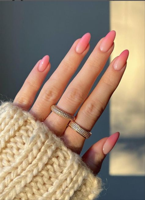Jak wybrać kolor paznokci do różowej sukienki 6