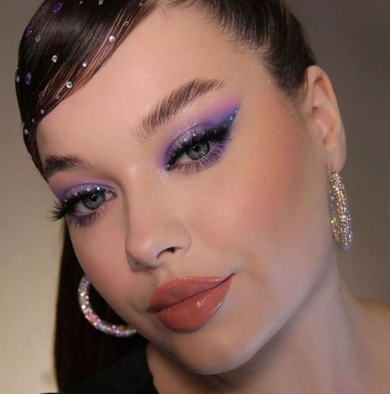 Makijaż fioletowy na wieczorowy wyjście