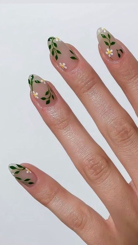 Zielone paznokcie z kwiatkami do zielonej sukienki