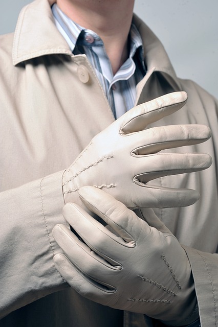 zasady etykiety a białe rękawiczki
