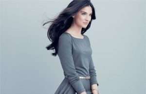 czarne buty do szarej sukienki