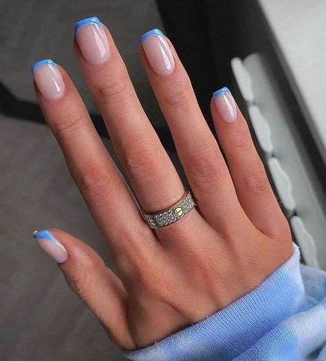Błękitny french manicure jak zrobić