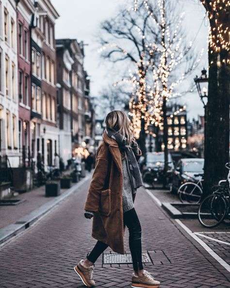 Jak się ubrać na wycieczkę po Amsterdamie w grudniu, styczniu i lutym