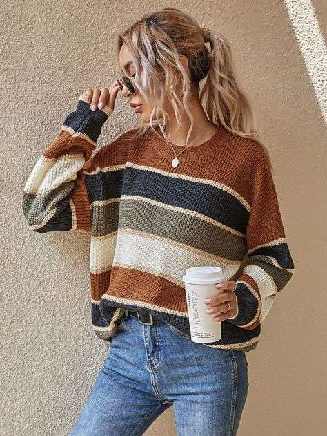 Kolorowa stylizacja ze swetrem w paski