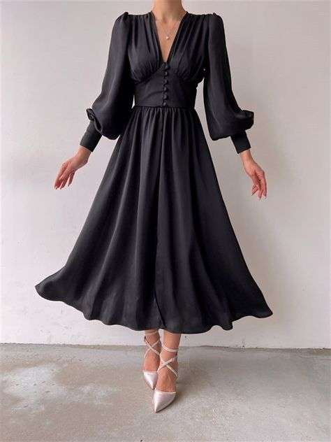 Sukienka czarna na wesele jakie dodatki
