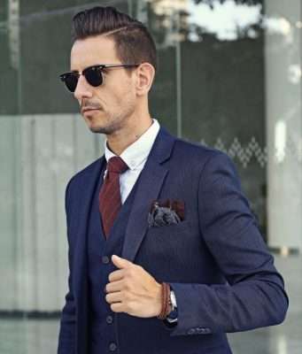 dobry krawat do granatowego garnituru