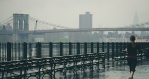 jak się ubrać na bieganie w w deszczu