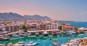 Co zabrać na wyjazd na Cypr – jakie ubrania spakować