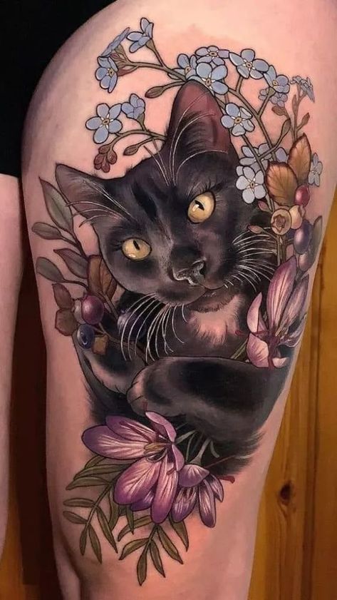 Duży tatuaż z kotem
