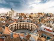 Jak się ubrać na wycieczkę do Walencji – lista pakowania ubrań