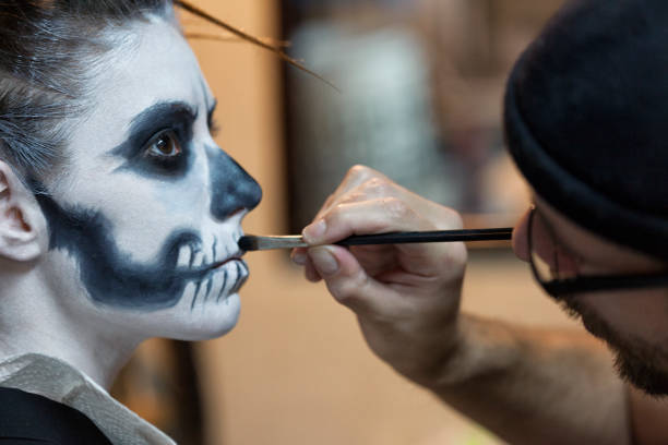 Jak stworzyć makijaż na Halloween - krótko krok po kroku