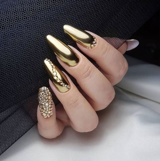 idealne złote paznokcie