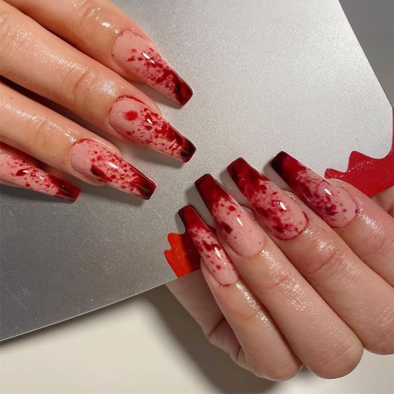 krwawe paznokcie na halloween