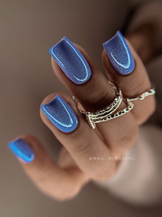 niebieskie błękitne paznokcie brokat