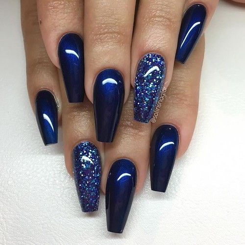 niebieskie paznokcie kobaltowe ze zdobieniem