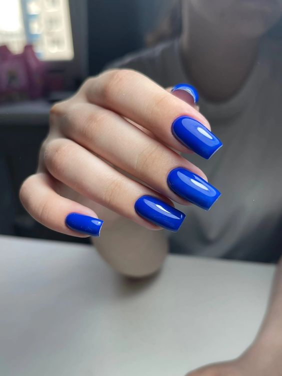 niebieskie paznokcie kwadratowe długie