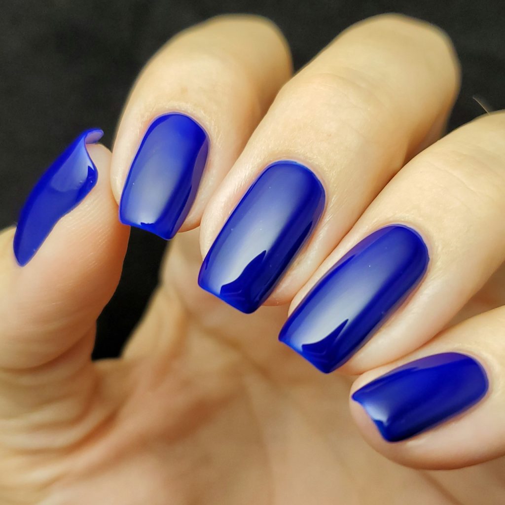 niebieskie paznokcie na jesień