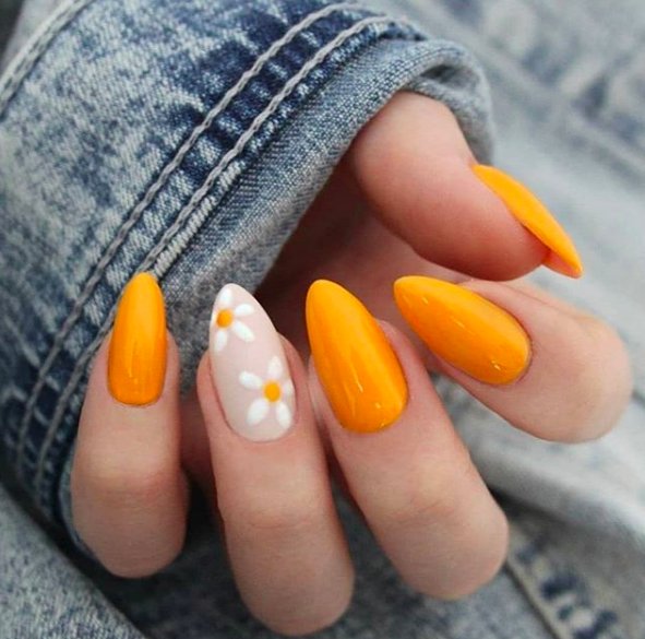 paznokcie neonowe pomarańczowe