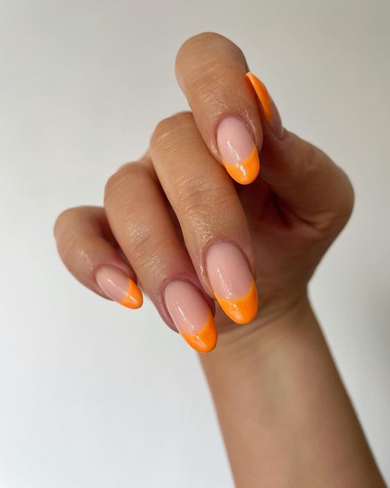pomarańczowe paznokcie french migdaly