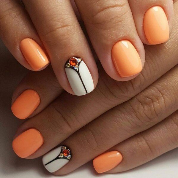 pomarańczowe paznokcie z białym