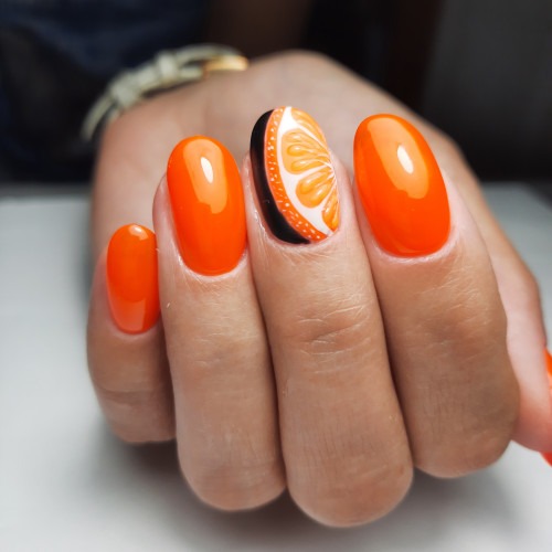 pomarańczowe paznokcie z motywem