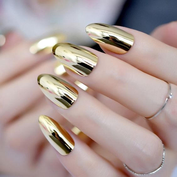 stylizacje złote paznokcie