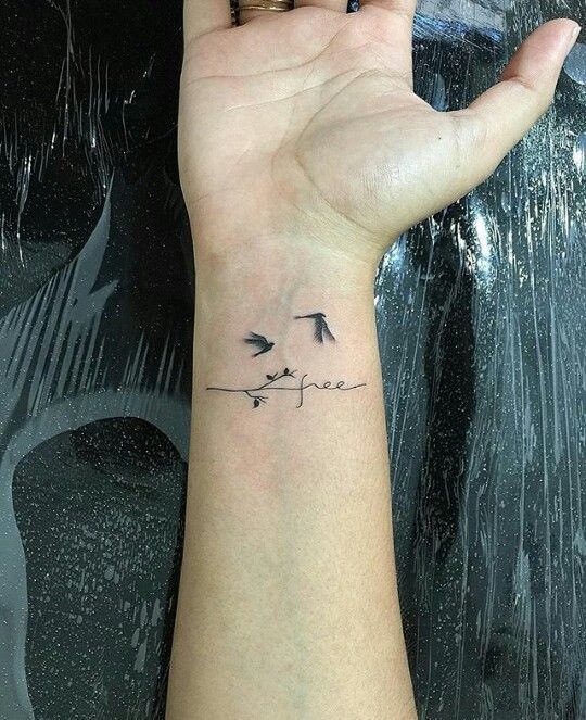 tatuaż ptaki na nadgarstek