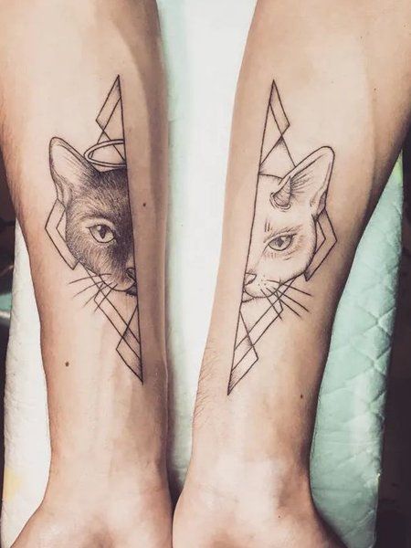 tatuzaże z kotem abstrakcja