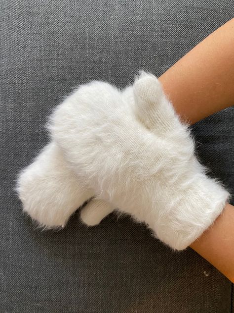 Białe rękawiczki zimowe damskie