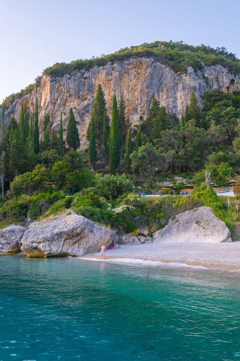 Korfu: Kraina Plaż i Zabytkowej Elegancji