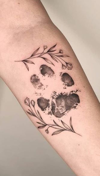 Tatuaż z psem łapka