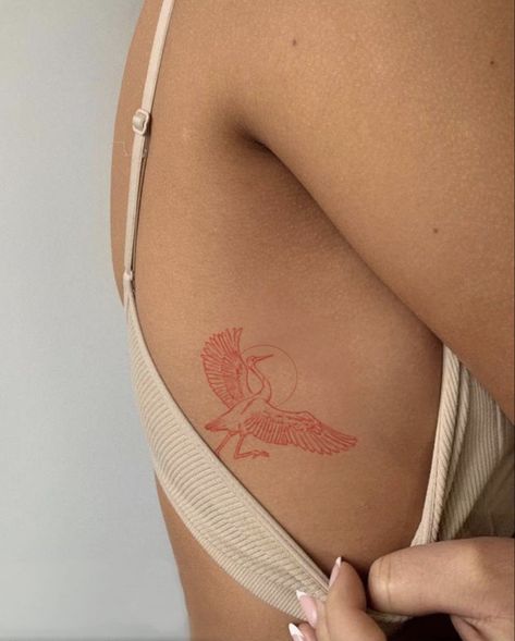 damski tatuaż delikatny ptak