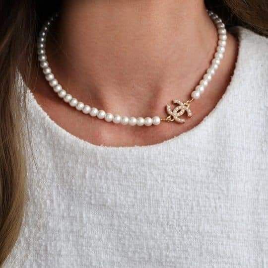 krótki naszyjnik z perłami