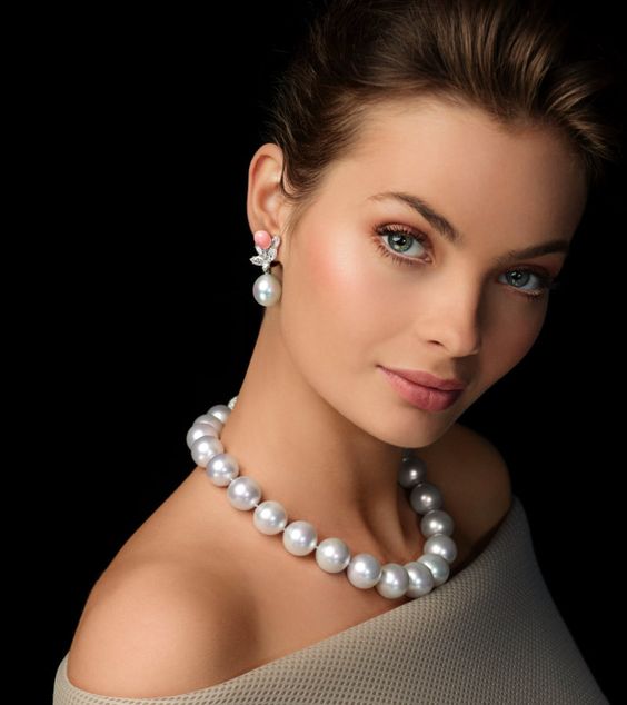 naszyjnik z perłami elegancki
