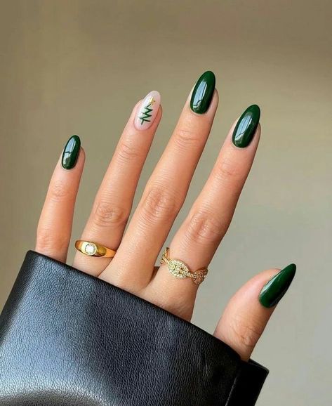 zielone paznokcie na święta