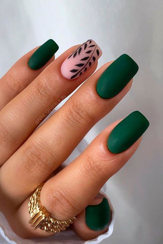 zielone paznokcie z wzorem