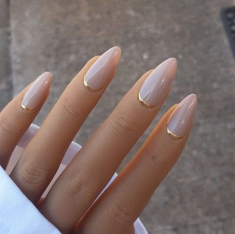 Biało złoty manicure długi