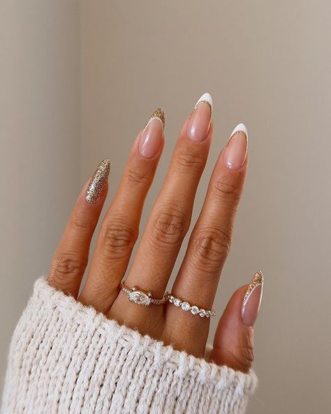 Biało złoty manicure french