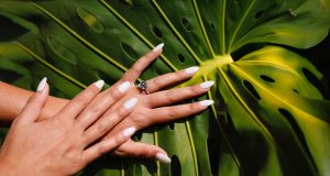 Biały manicure - stylowe paznokcie na każdą porę roku