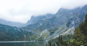 Co zabrać na wyjazd w Tatry – jakie ubrania spakować
