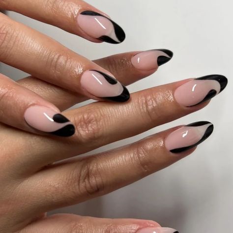 czarne paznokcie manicure francuski nowoczesny