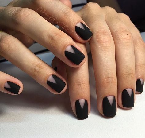 Czarny manicure matowy krótki kwadratowy