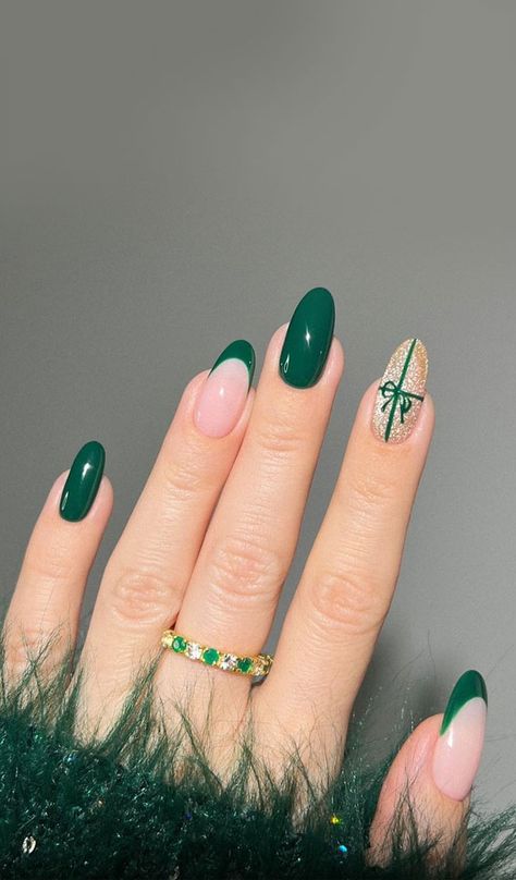 Delikatne świąteczne paznokcie eleganckie zielone