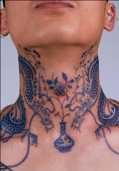 Duże tatuaże na szyi kolorowe
