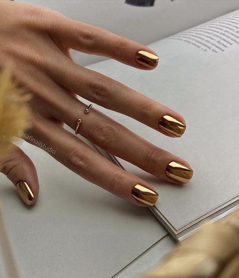 Eleganckie paznokcie na sylwestra złote