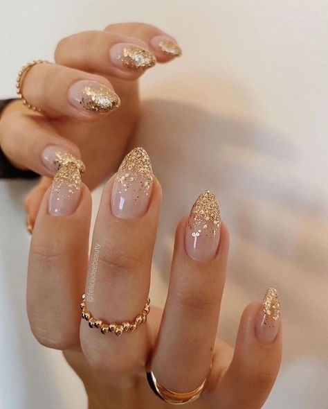 Eleganckie paznokcie złote brokatowe