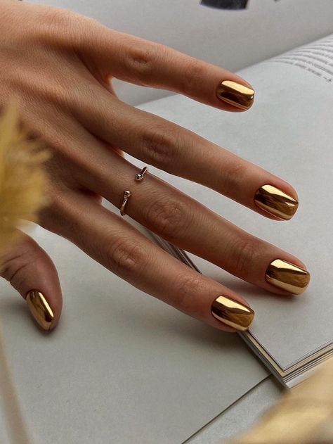 Eleganckie paznokcie złote metaliczne