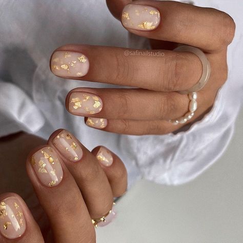 Eleganckie paznokcie złote