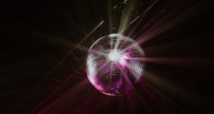 Impreza w stylu disco - jak się ubrać