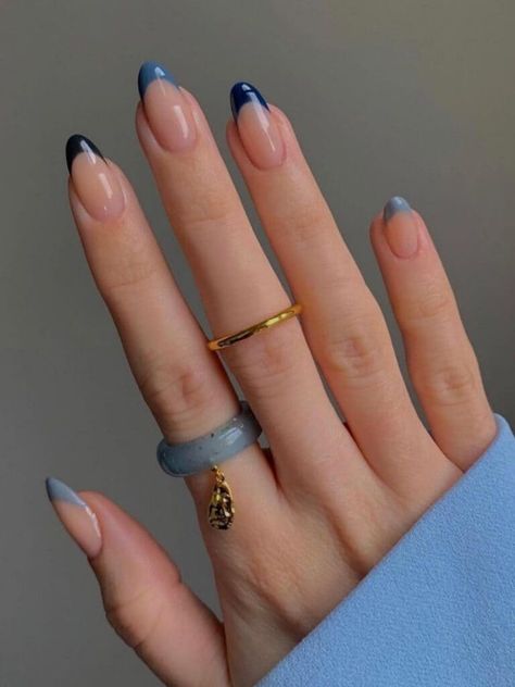 Niebieski manicure french